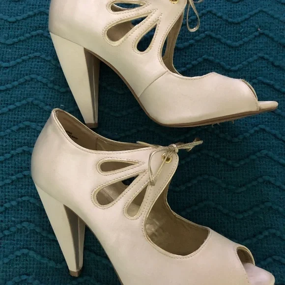 SEYCHELLES // Retro Heels - Picture 7 of 11